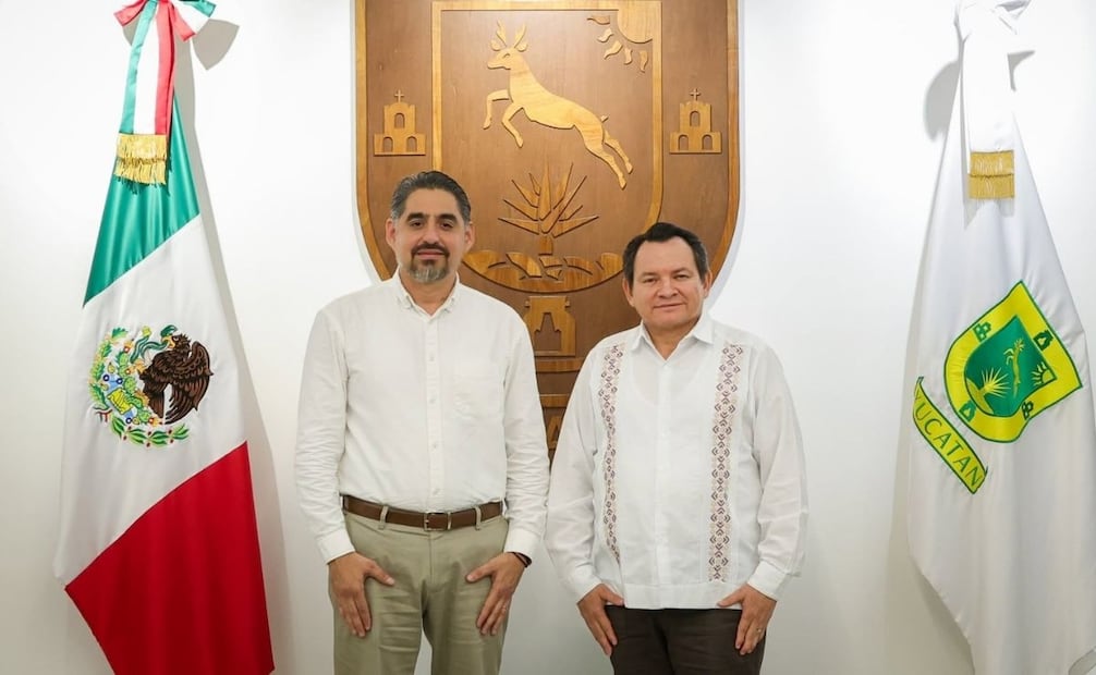 El secretario de Salud de Yucatán, Miguel Alberto Alcocer Gamboa, precisó que hay vigilancia epidemiológica de quienes ingresaron al Lago de Plaza La Isla en Mérida. | Foto: Facebook
@Huacho Díaz Mena.