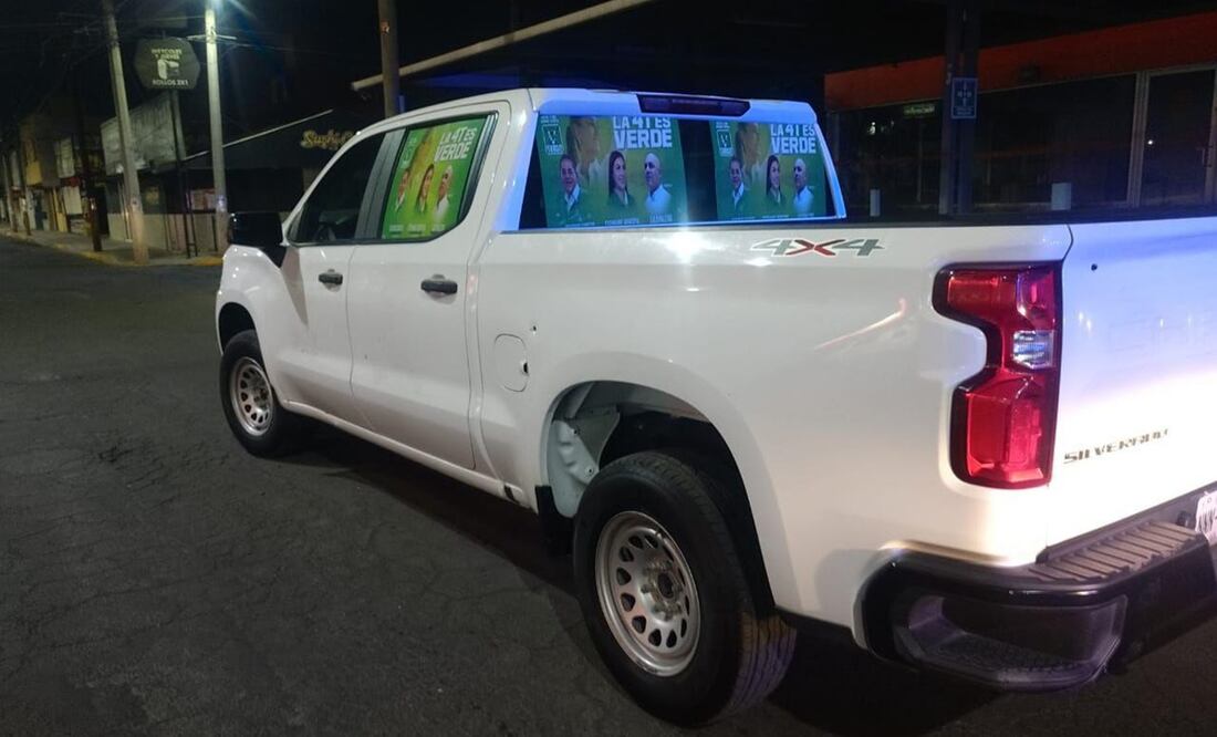 Balean camioneta del candidato del PVEM a la alcaldía de Chalco; él resulta ileso y denuncia los hechos. Foto: Especial