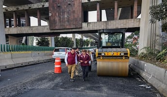 Aplican tecnología láser en rehabilitación de 108 km del Periférico Norte; modernizan obra con maquinaria de alta precisión