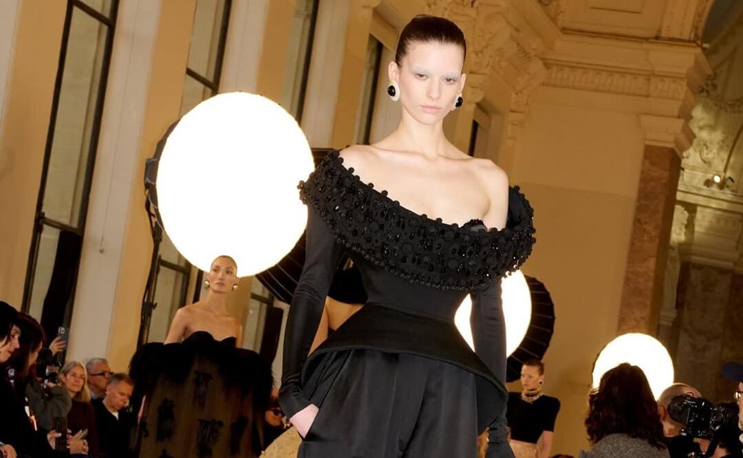 Desfile de Schiaparelli en la Semana de la Alta Costura celebrada en enero de 2025. Foto: Especial. Instagram @schiaparelli