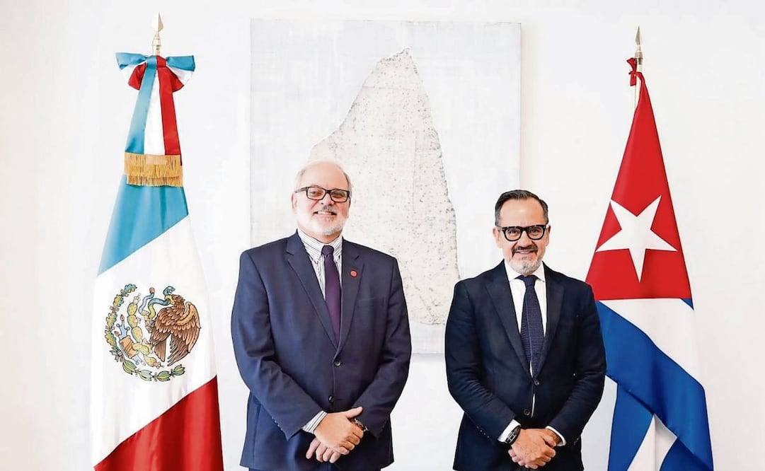 El embajador de Cuba en México, Eugenio Martínez, fue recibido por el
subsecretario para Asuntos Multilaterales, Enrique Ochoa. Foto: Especial