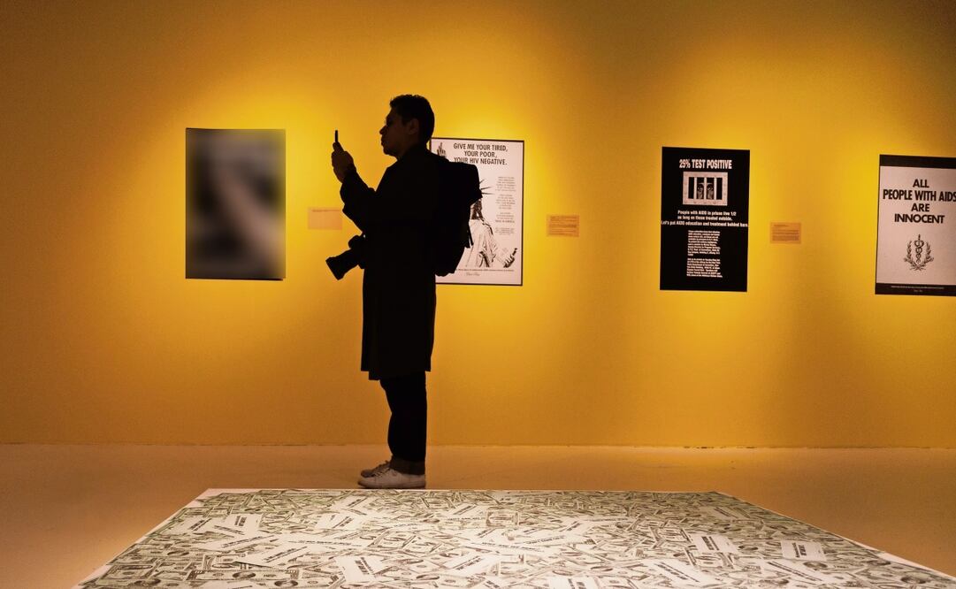 Gran Fury. El arte no es suficiente exhibe consignas, imágenes y diseños que han sido tomados como referente. La muestra estará abierta hasta el 1 de diciembre. Foto: Yaretzy M. Osnaya | El Universal