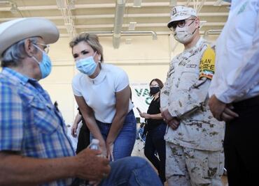 Pavlovich supervisa aplicación de vacunas contra Covid-19 a adultos mayores