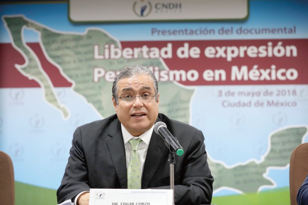 Édgar Corzo Sosa, quinto visitador general de la CNDH, presentó el documental Libertad de expresión. Periodismo en México , que aborda la problemática que enfrenta el gremio en el país. Foto: LUIS CORTÉS EL UNIVERSAL