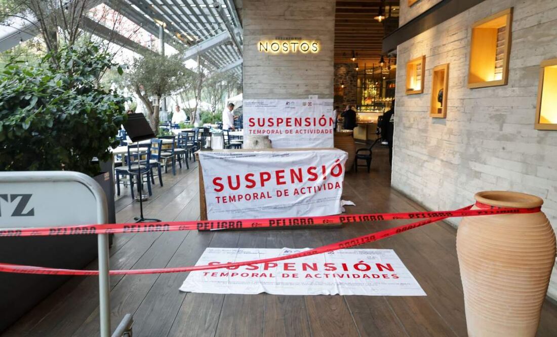 Colocan sellos de suspensión en restaurante de Plaza Artz tras incendio (05/02/2025). Foto: Especial