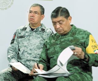 Sedena y GN presumen entrega de apoyos