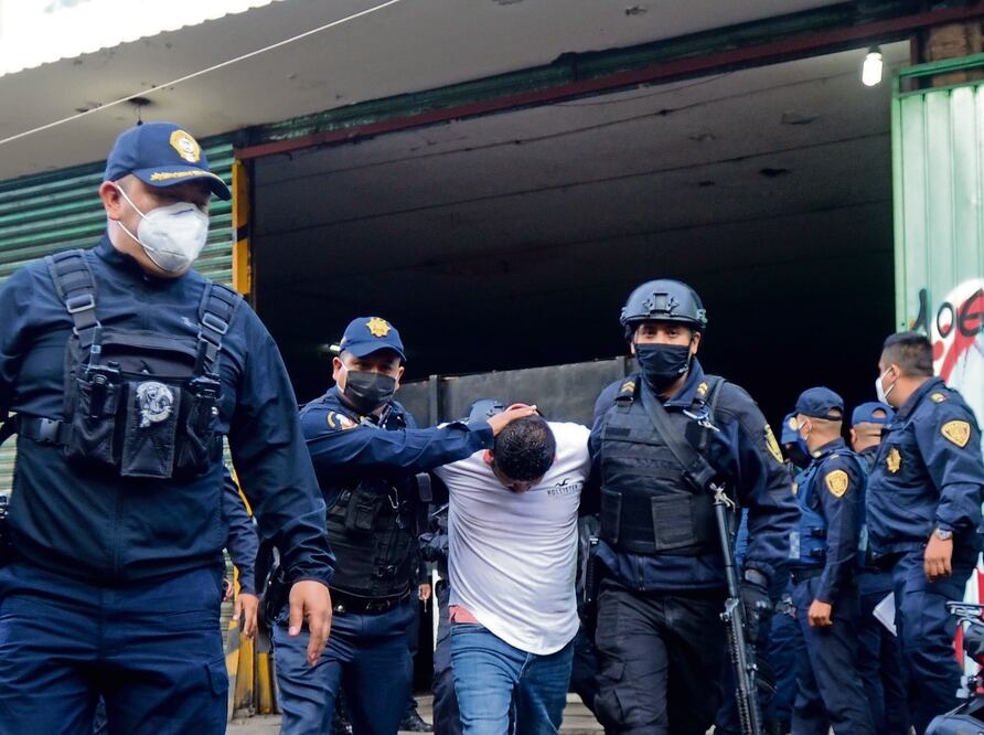 Entre octubre de 2019 y el 31 de julio de 2023 se realizaron 3 mil 94 cateos y flagrancias, con 3 mil 720 detenciones, indicó la SSC. Foto: Cuartoscuro