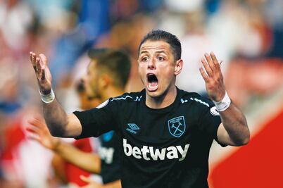 Chicharito podría salir del West Ham