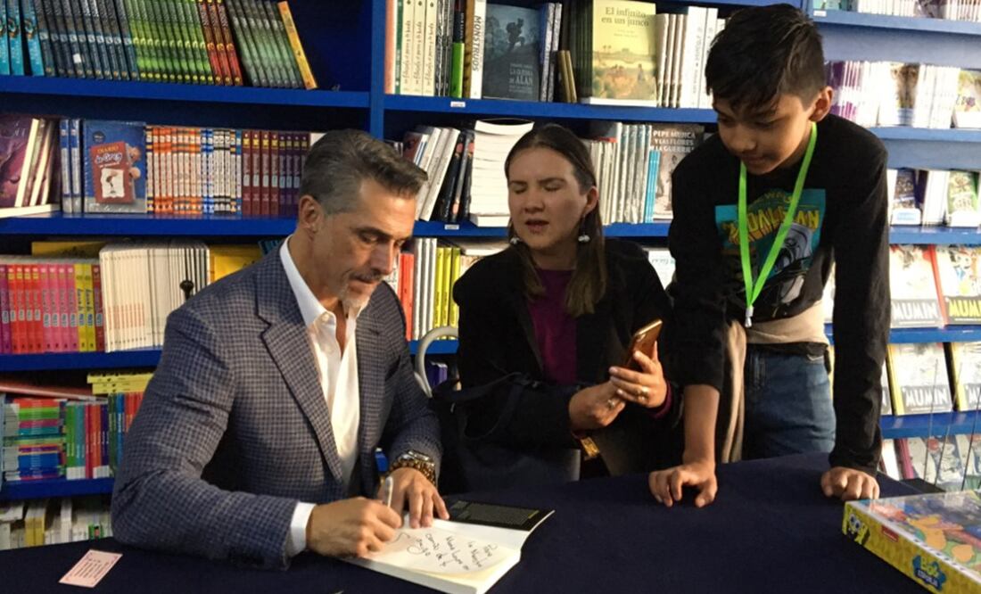 “Entre el infierno y el éxito” se presentó oficialmente en la pasada Feria Internacional del Libro en Guadalajara, pero la de ayer fue el primer acercamiento en la Ciudad de México. Foto: César Huerta.
