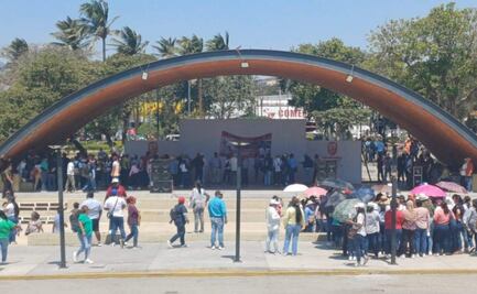 Docentes de Oaxaca marchan contra ley del ISSSTE y condenan saqueo petrolero; anuncian paro de labores