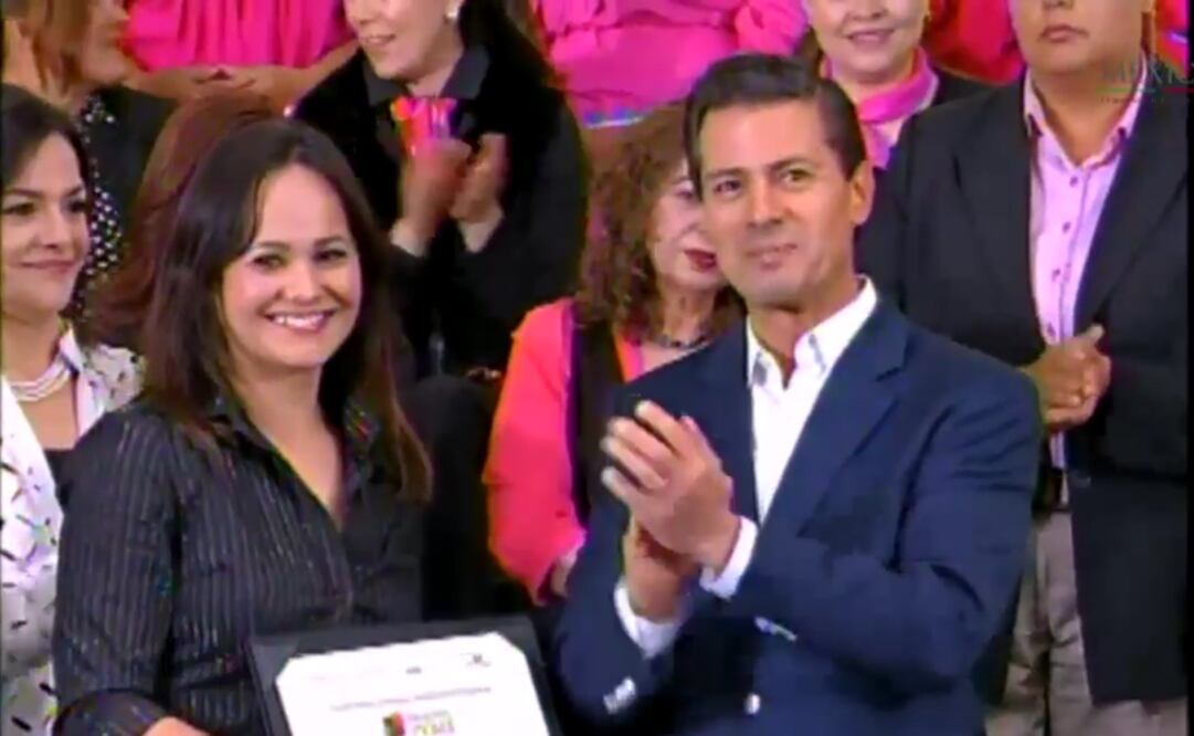 El Presidente entregó reconocimientos en el marco de la Presentación del Programa "Mujeres Pyme". /Especial