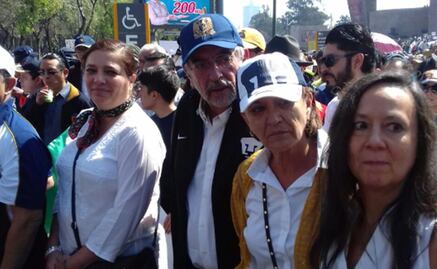 Enrique Graue participa en marcha contra Donald Trump