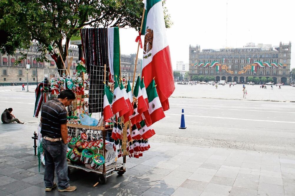 El Banco de México informó que por las fiestas patrias la circulación del dine ro entre el público en general aumentó en 16 mil 867 millones de pesos (ARCHIVO EL UNIVERSAL)