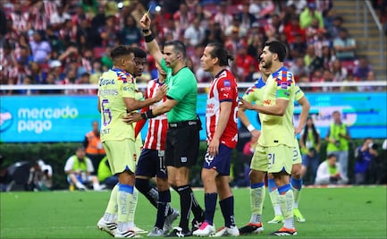 Se revelan audios del VAR tras polémica por penal no sancionado a favor de Chivas