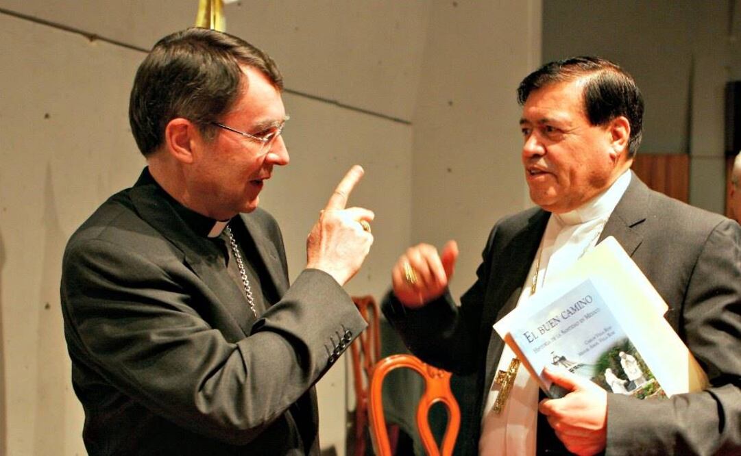 El Nuncio Apostólico, Cristophe Pierre (izq.), junto con el Cardenal Norberto Rivera Carrera (der.) en una foto de archivo