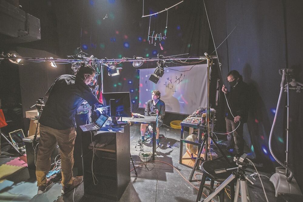 La Titería, que está a unos días de reabrir, ha sobrevivido con la puesta en línea de una obra, además han reducido sus sueldos y ofrecido clases. Foto: GERMÁN ESPINOSA. EL UNIVERSAL