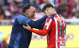 La estrategia de Gabriel Milito para respaldar a 'La Hormiga' González en Chivas