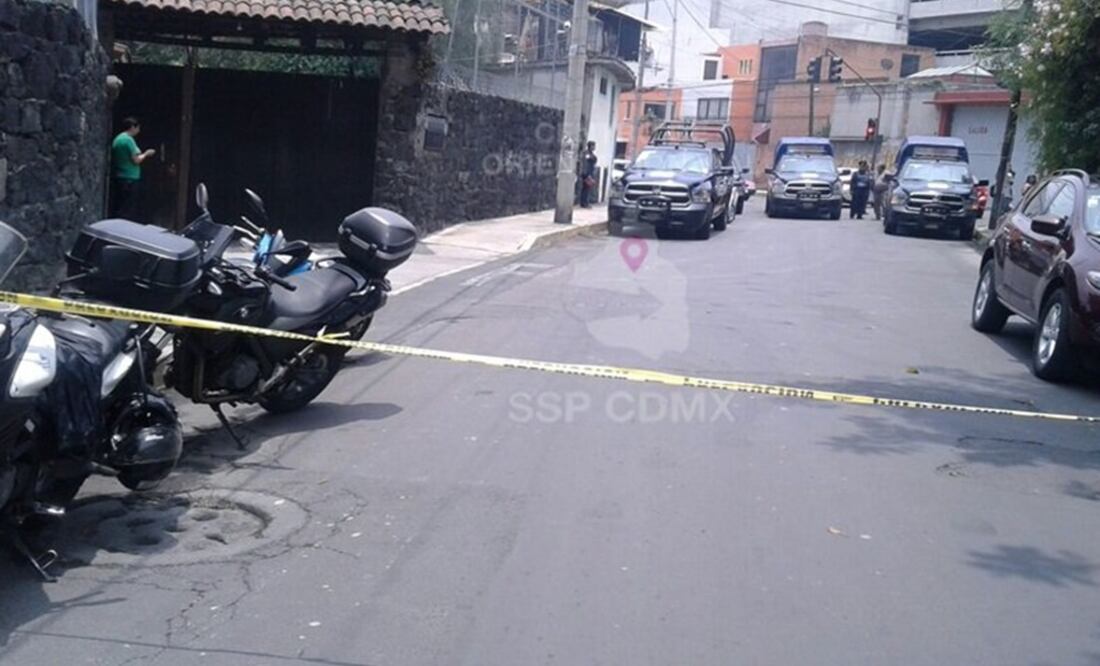 Elementos de la Secretaría de Seguridad Pública permanecen en la calle Museo, colonia San Pablo Tepetlalpa. (Foto: Twitter @OVIALCDMX)