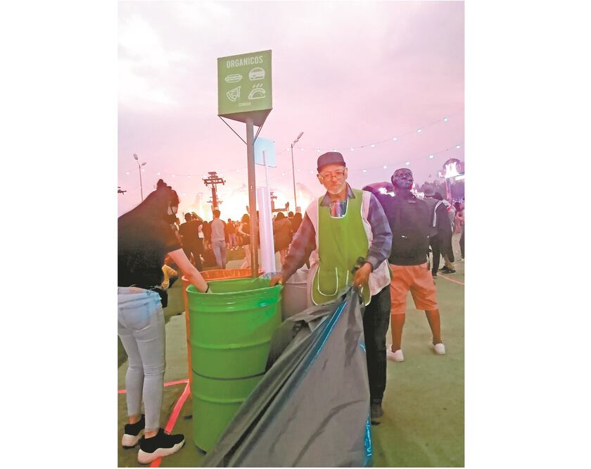 Con 76 años, Roberto Aguirre trabajó los tres días del EDC. Foto: ARACELI GARCÍA. EL UNIVERSAL