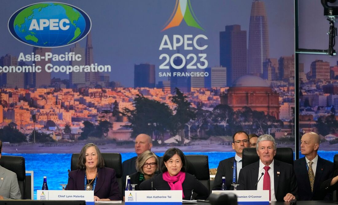 Katherine Tai, Lynn Malerba, Damien O'Connor en la Cumbre de APEC, en San Francisco. Foto: AP