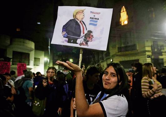 Opositores al gobierno de Milei, en protes- tas el domingo. Foto: Emiliano Lasalvia / AFP