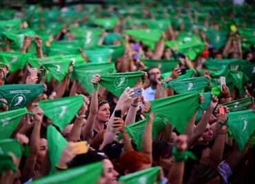 Feministas se movilizan en Argentina por el aborto legal