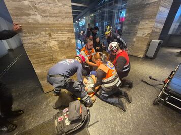 Desplome de elevador en plaza Mítikah deja dos lesionados; suspenden actividades del complejo comercial