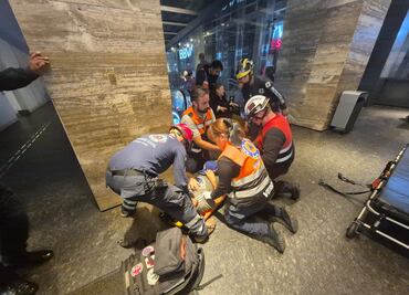 Desplome de elevador en plaza Mítikah deja dos lesionados; suspenden actividades del complejo comercial