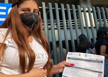 Adolescentes llenan la Biblioteca Vasconcelos por vacunación contra Covid-19