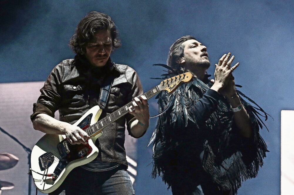 Zoé comenzó en el Foro Sol el festejo por 10 años de carrera. (REBECA BLACKWELL. AP)