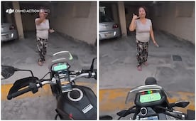 Mujer reta a repartidor de app por estacionarse en banqueta; usuarios la apodan como "Lady Banqueta"
