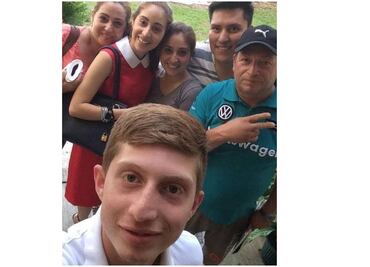 Con flores y fotos recuerdan a Octavio Ocaña a tres meses de su muerte