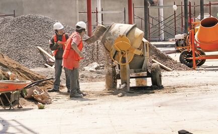 "Gracias por edificar los hogares", dice Peña a constructores