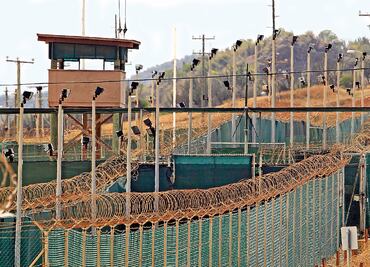 Trump gastó 21 mdd en transportar a migrantes a Guantánamo; se realizaron 46 vuelos en dos meses y medio, reportan medios