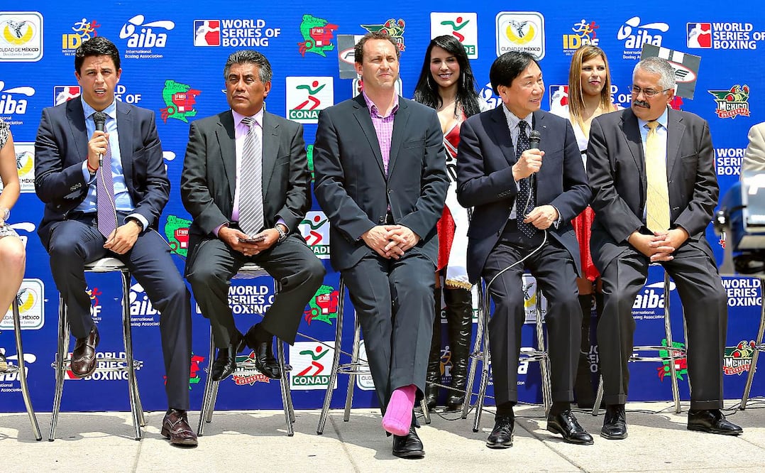 Contreras (2do izq.) no ve motivos para que la Conade quite el registro a la Femebox (ARCHIVO EL UNIVERSAL)