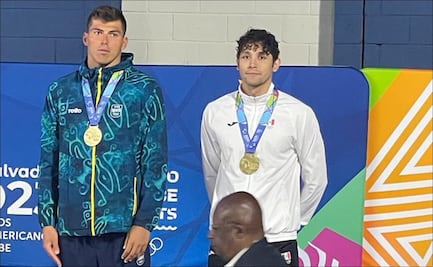 Mexicano y arubeño logran el mismo tiempo, rompen récord y ambos ganan la medalla de oro en natación