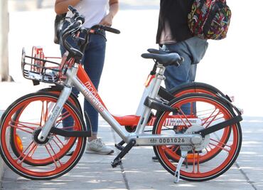 Vecinos piden a Semovi atender sus peticiones ante bicis y scooters sin anclaje