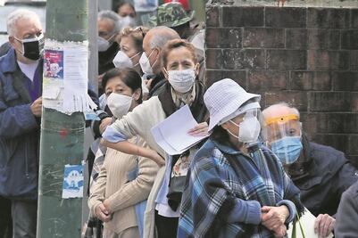 Regresan las filas kilométricas para vacunarse en Edomex