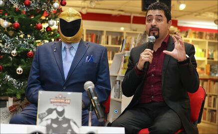 Tinieblas presenta su libro con anécdotas y fotos inéditas