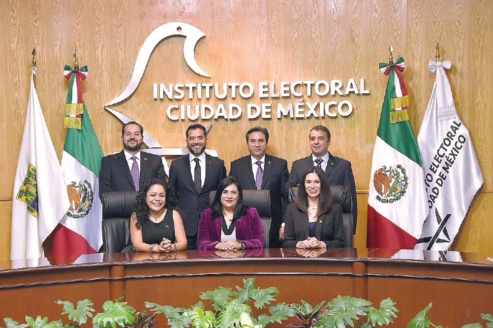 En sesión solemne del IECM, los cuatro nuevos consejeros electorales locales tomaron posesión del cargo para el que fueron designados por el Instituto Nacional Electoral (INE) (ESPECIAL)