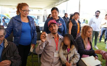 Gobierno reubica a 23 familias por Tren AIFA-Pachuca en Tecámac y Tizayuca; entregan escrituras de viviendas