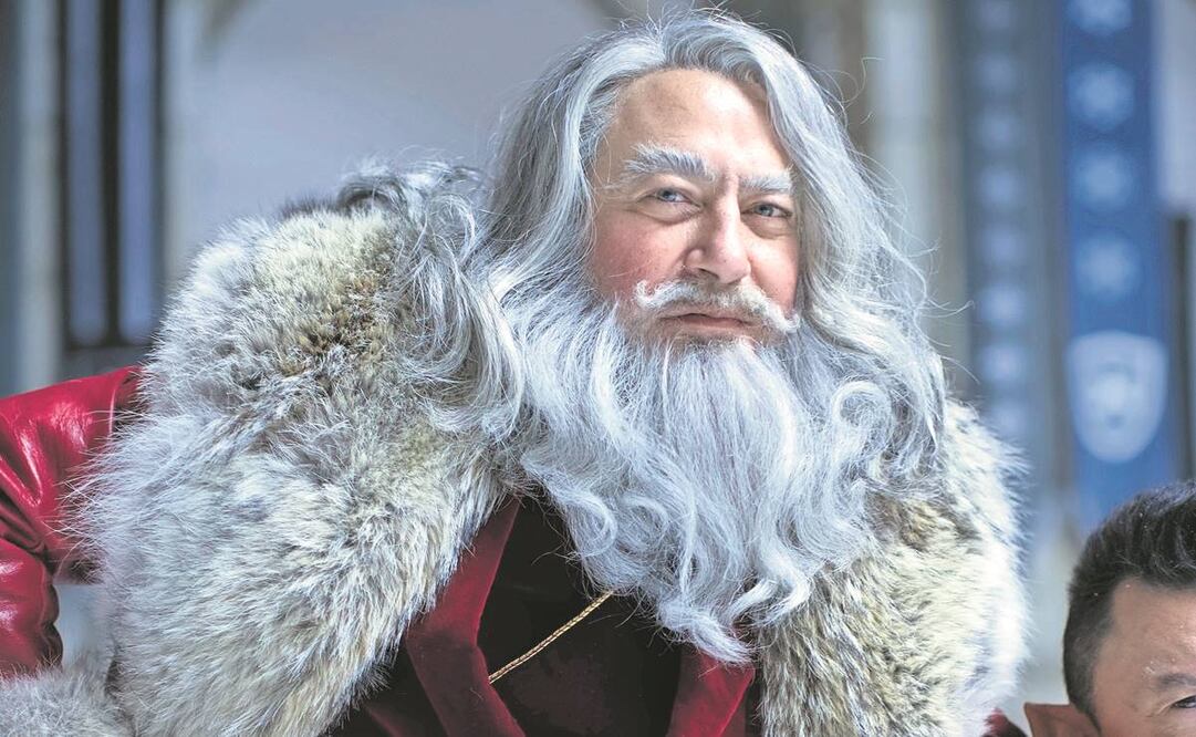 Dos horas de caracterización requería Almeida para interpretar a Santa, quien es más tecnológico.