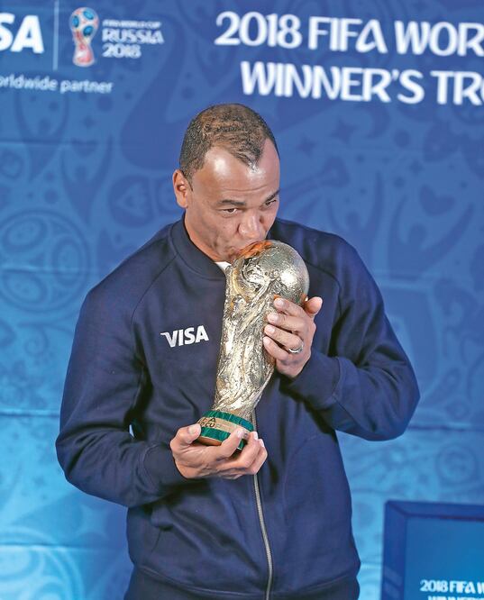 El brasileño levantó este trofeo, en EU 94 y Corea del Sur-Japón 2002 (LUIS CORTÉS. EL UNIVERSAL)