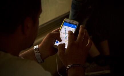 Refugiados intercambian en Facebook rutas hacia Europa