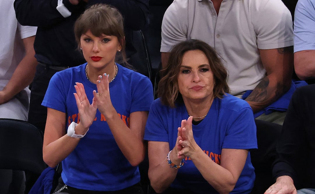 Taylor Swift y la actriz y productora Mariska Hargitay asisten al cuarto partido de las Finales de la NBA de 2026 entre los San Antonio Spurs y los New York Knicks en el Madison Square Garden.
Foto de AL BELLO / GETTY IMAGES NORTH AMERICA / Getty Images vía AFP.