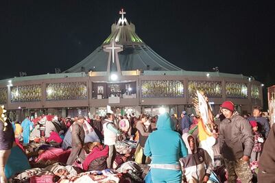 Ni el cansancio ni el frío minaron el ánimo de los fieles