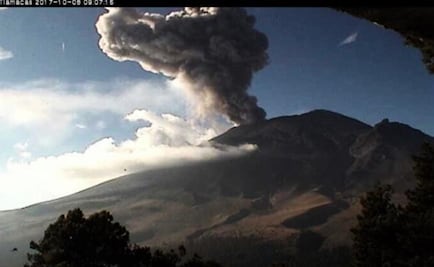 Popocatépetl spews 2-kilometer fumarole