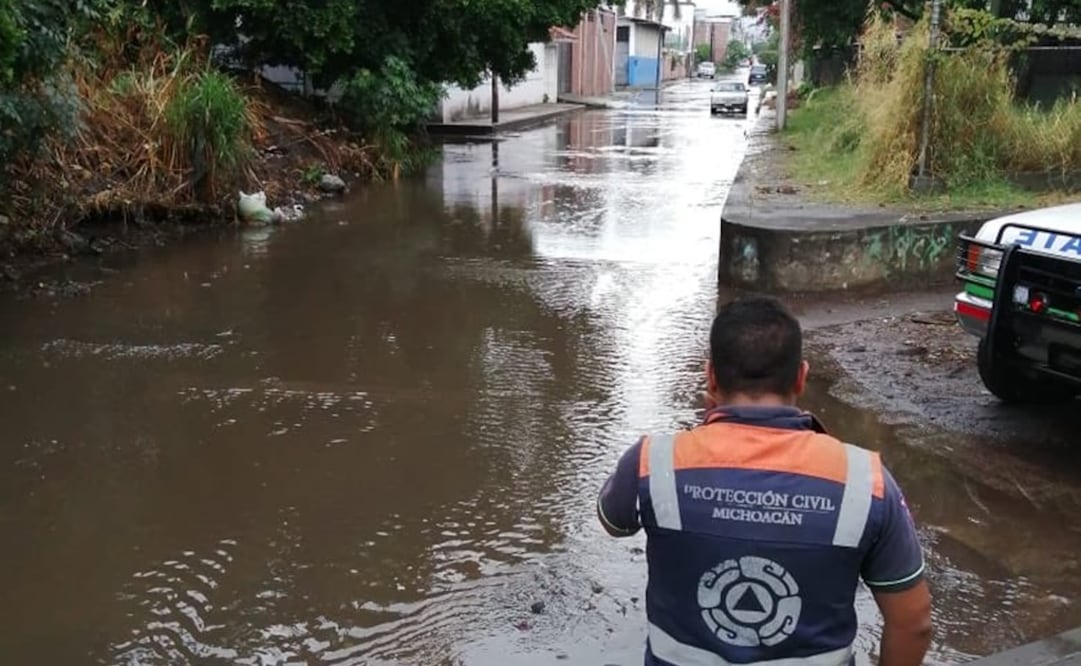 Desfogue de la Presa Cointzio en Morelia, Michoacán, provoca inundaciones en varias colonias. Foto: tomada de Twitter @SdeGobMich/ Archivo