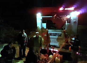 Se incendian bodega y tres camionetas en Tula