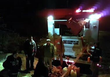 Se incendian bodega y tres camionetas en Tula